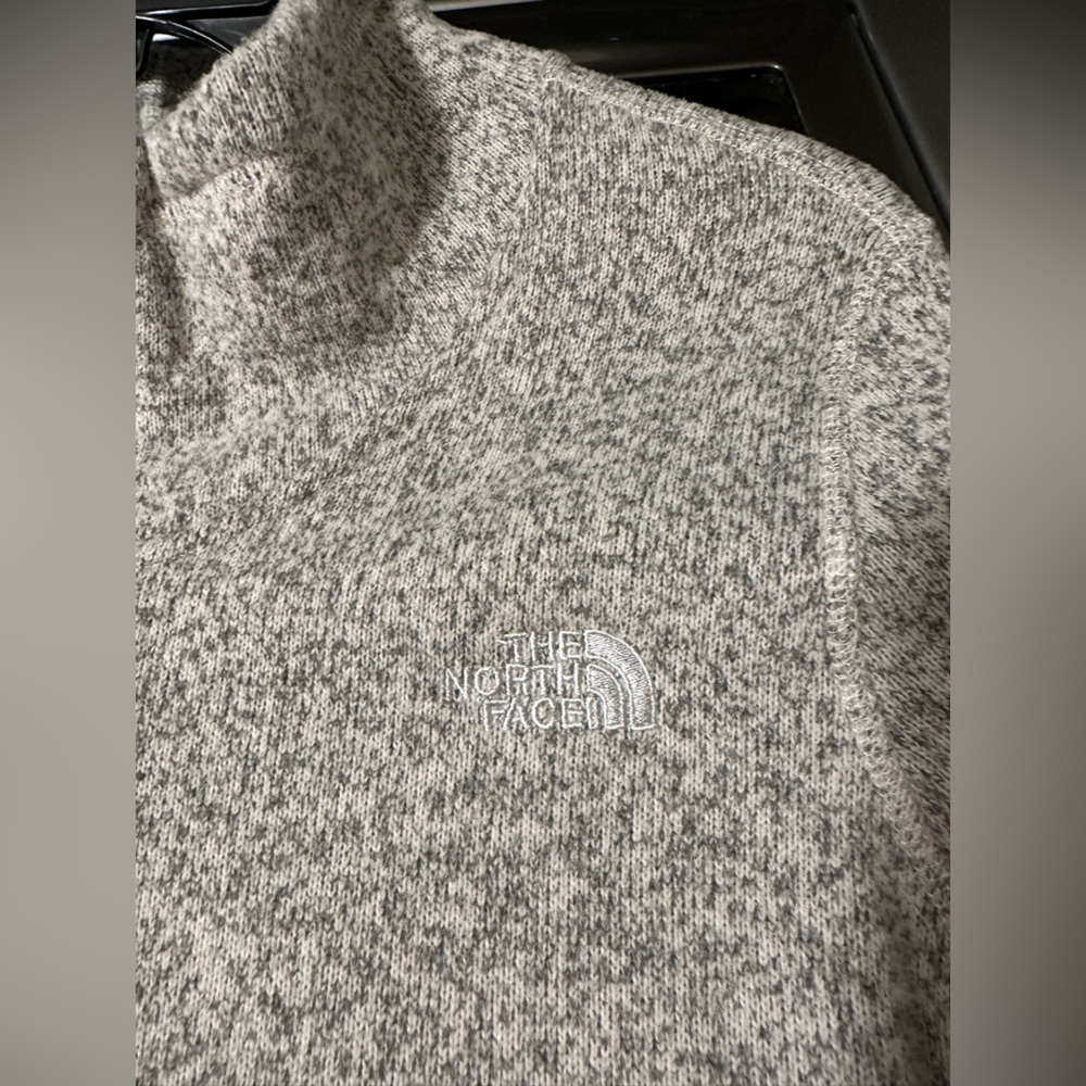 The North Face Light Gray Sherpa Jacket - Picture 3 of 6